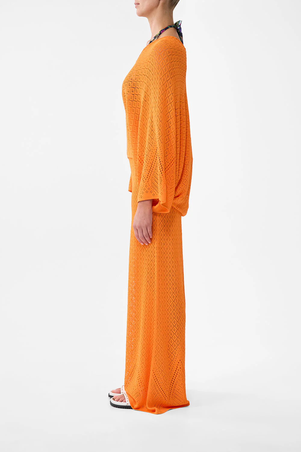 RELAXED V NECK KNIT TOP BASKED IN BAROQUE - Image 4
